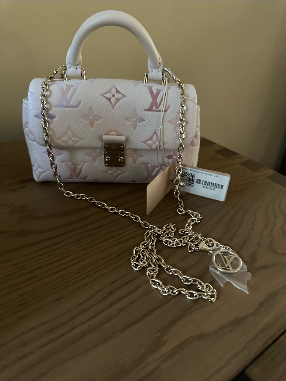 LOUIS VUITTON Madeleine NANO
Handbag Women's 8.2×2.3x5 in
Brand New with tags. - Picture 2 of 12